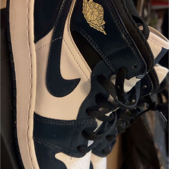 Dark blue air Jordans - Picture 3 of 7